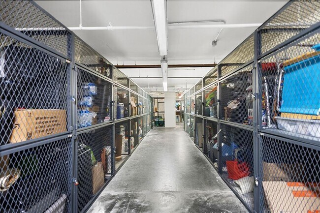 Building Photo - 800 N Tamiami Trl