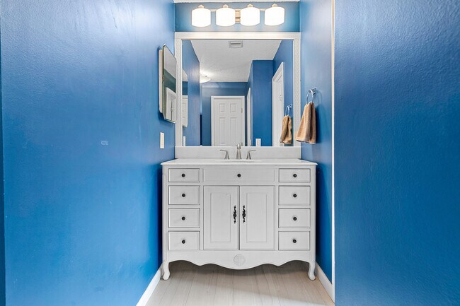Building Photo - 9815 Pecan Tree Dr