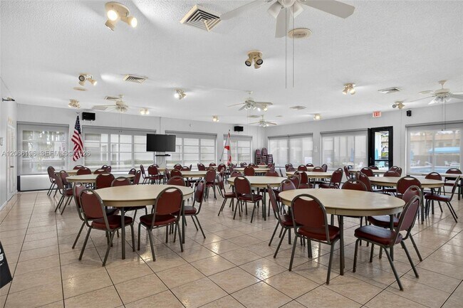 Building Photo - 4626 Lucerne Lakes Blvd E