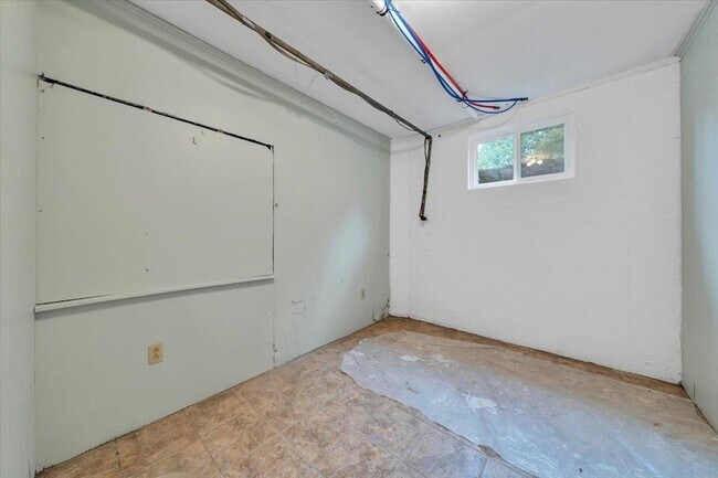 Building Photo - 3202 Mathews Ln