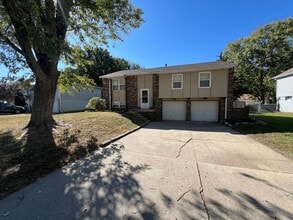 Building Photo - Spacious 3 Bedroom Home with Finished Base...