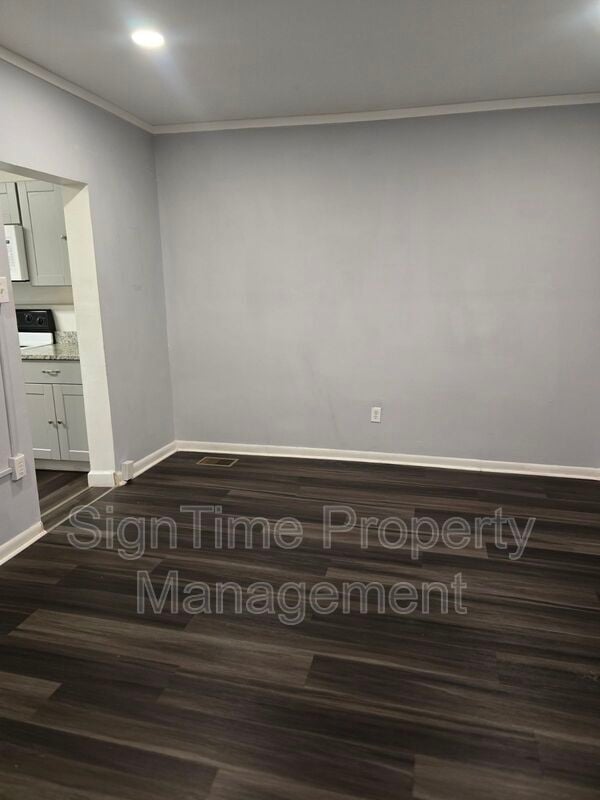 Building Photo - 235 Summit Ave