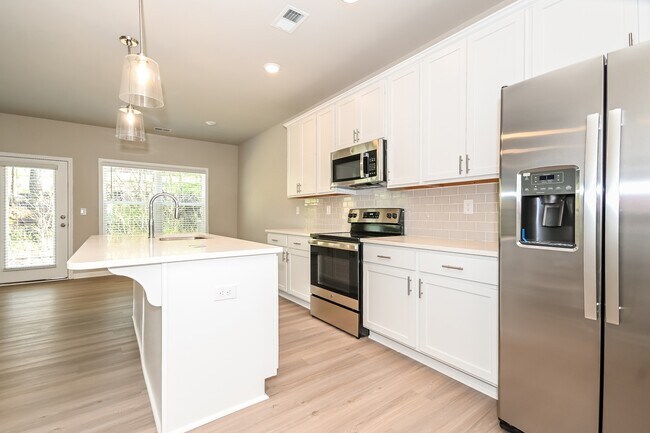 Building Photo - 862 Calvin Pk Dr