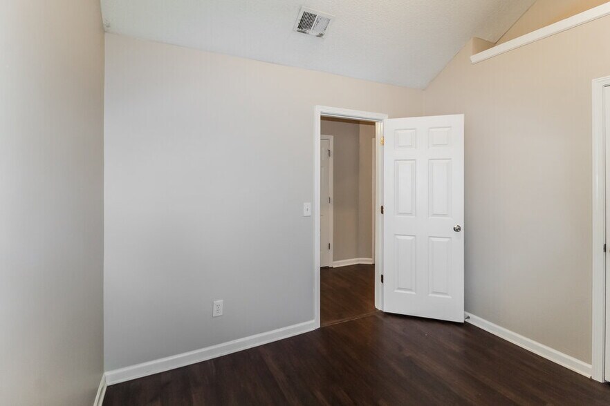 Building Photo - 4352 Arabian Way SW