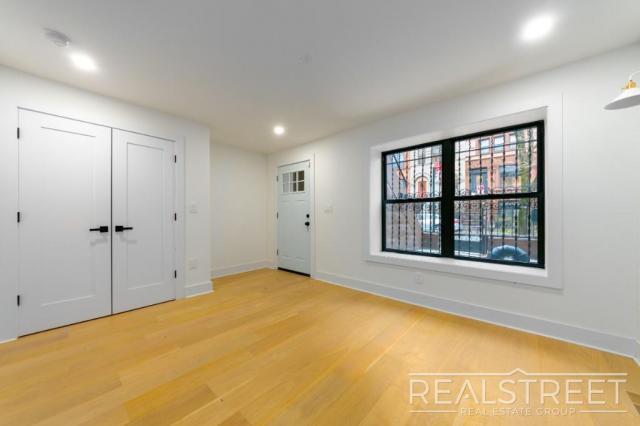 Building Photo - 3 bedroom in BROOKLYN NY 11216