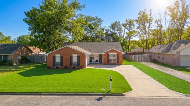 Building Photo - 2420 Haddington Rd