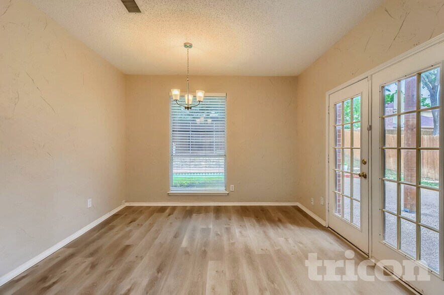 Building Photo - 3409 Bradford Dr