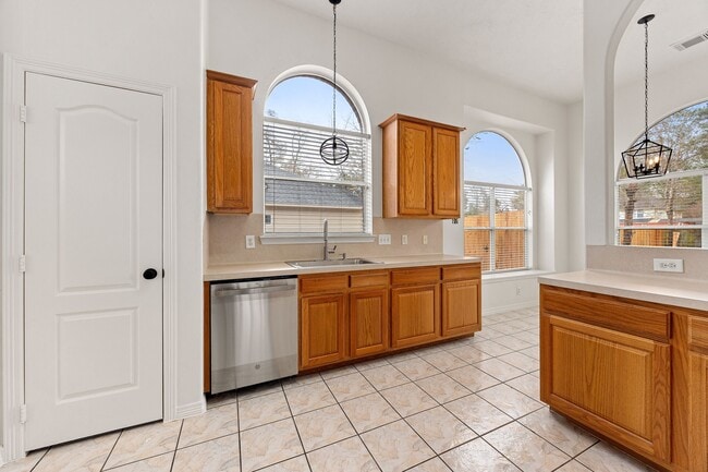 Building Photo - 910 Box Elder Dr