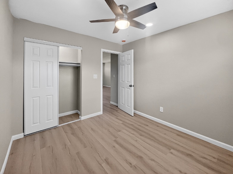 Building Photo - 409 W 18th St