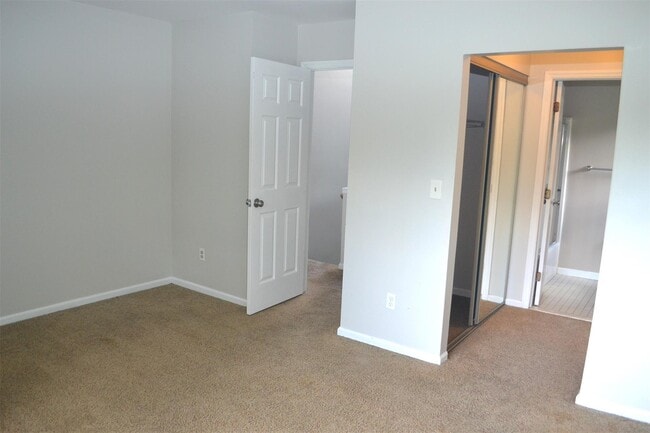 Building Photo - 308 Covington Green Ln