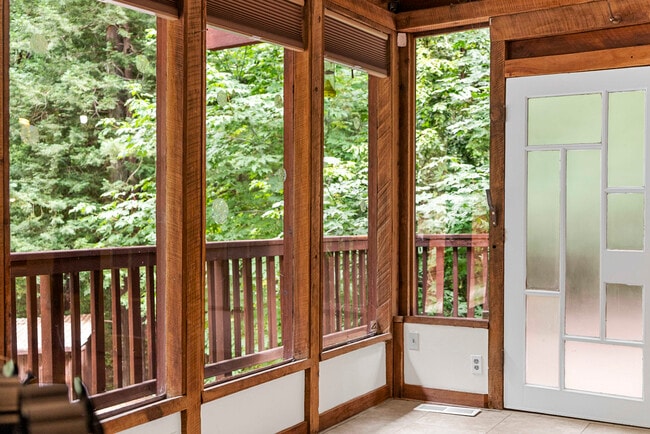 Building Photo - 975 Logan Creek Rd