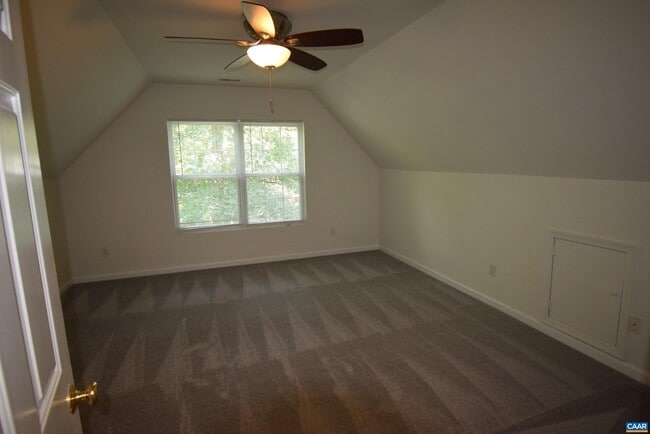 Building Photo - 19 Woodlawn Dr