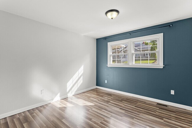Building Photo - 85 Mast Rd