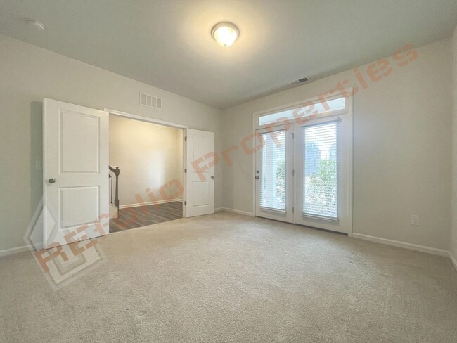 Building Photo - Charming 3 Story 4 Bedrooms with 1st Floor Guest Suite Townhome @ Smith Farm, Apex, Available Now!