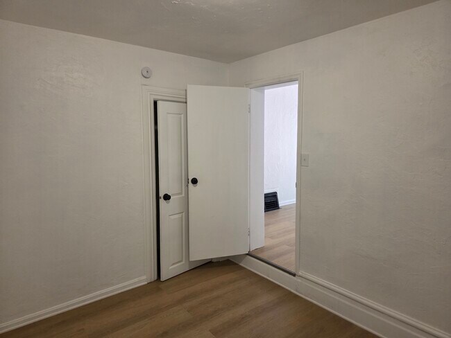 Building Photo - 643 E 300 S