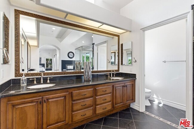 Building Photo - 6003 County Oak Rd