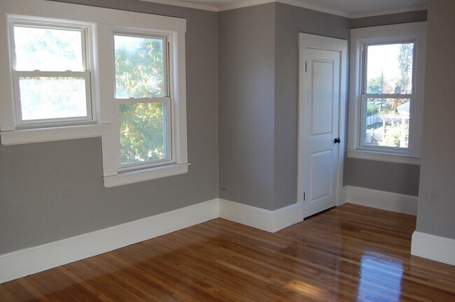 Building Photo - 148 Groton Rd