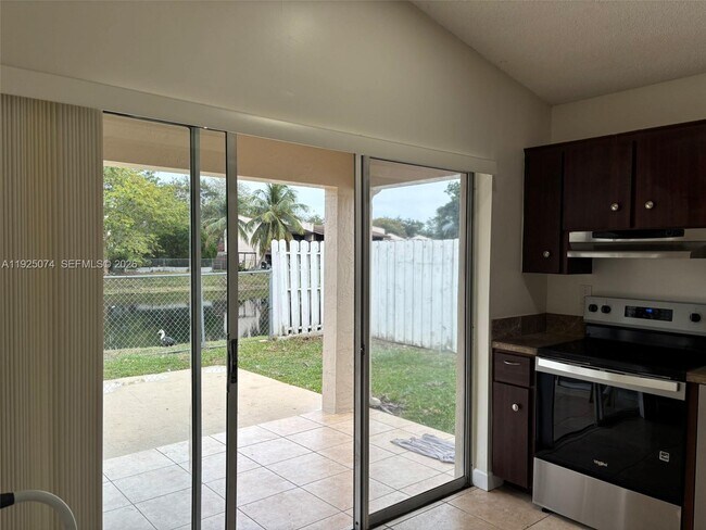 Building Photo - 7331 SW 149th Ct