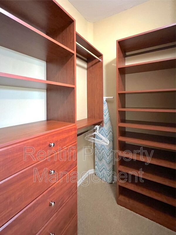 Building Photo - 11915 Country Day Cir