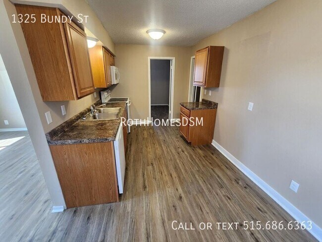 Building Photo - 1325 Bundy St