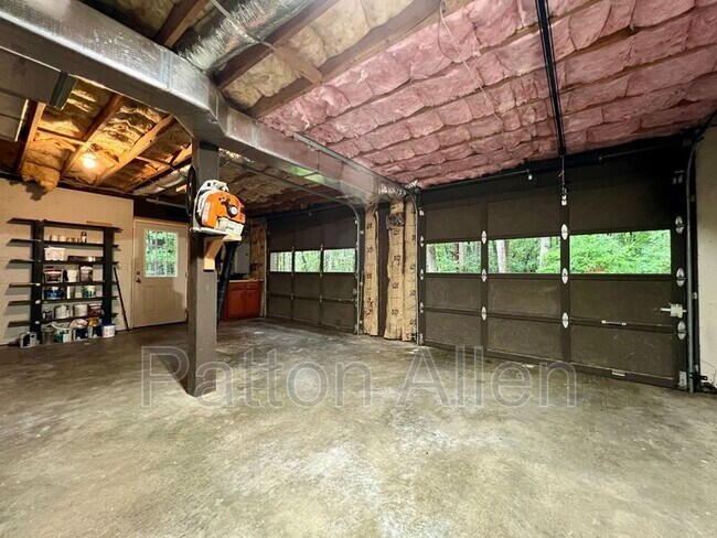Building Photo - 9 Ravenwood Ln