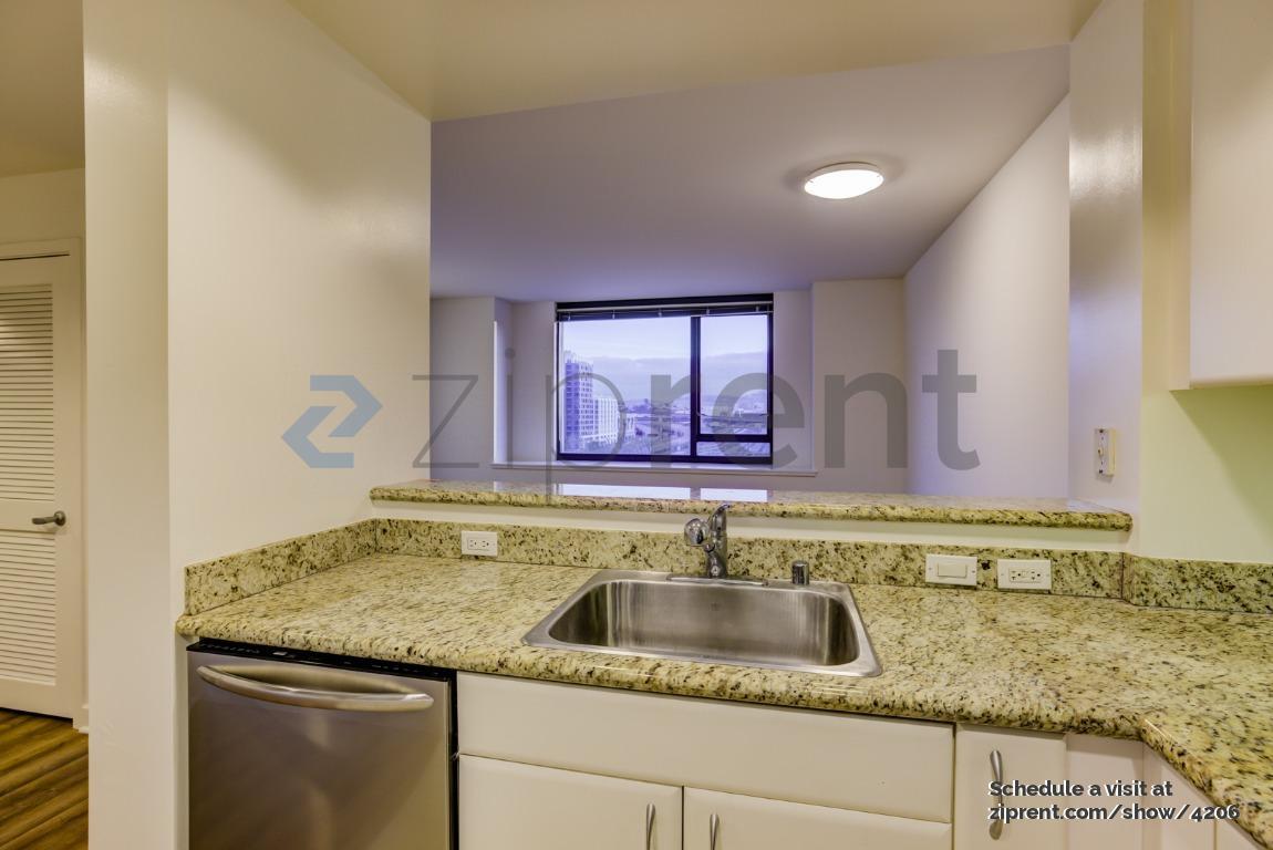 Building Photo - 260 King St