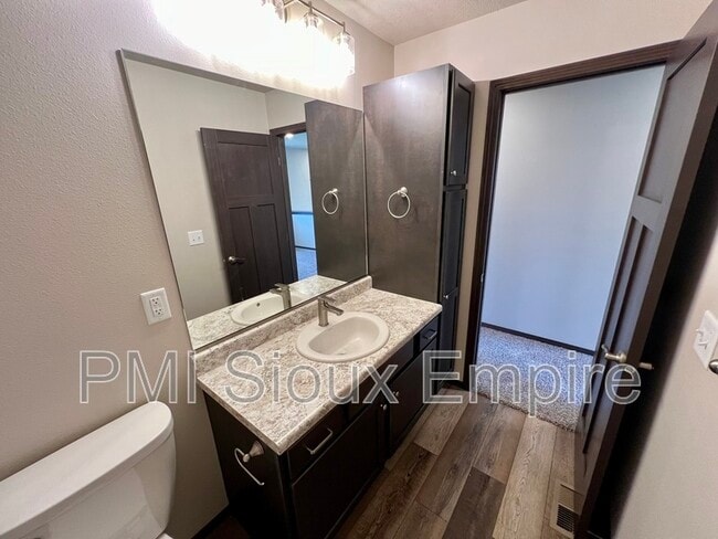 Building Photo - 5927 S Whisper Creek Pl