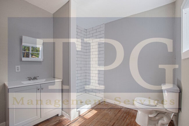 Building Photo - Renovated Home Nearby to KCMO Plaza