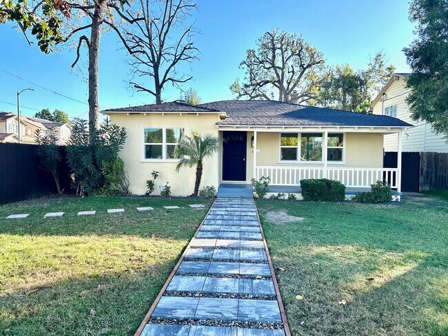 Building Photo - 7360 Hesperia Ave