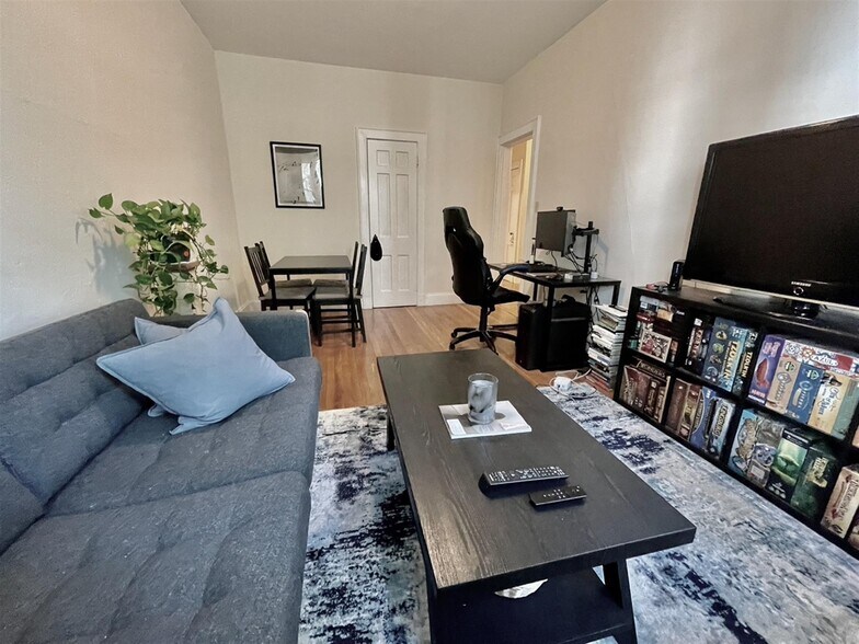 Building Photo - 71 Martin St