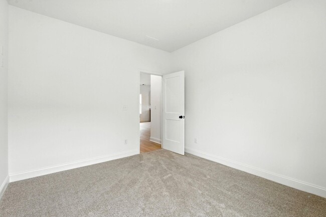 Building Photo - 1112 Mission Dr