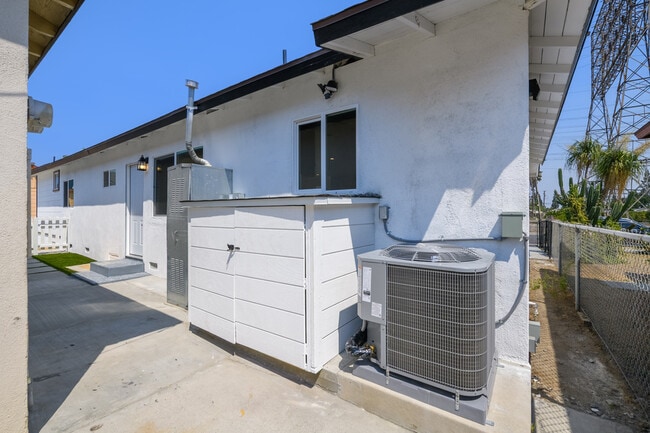 Building Photo - 6555 Darwell Ave