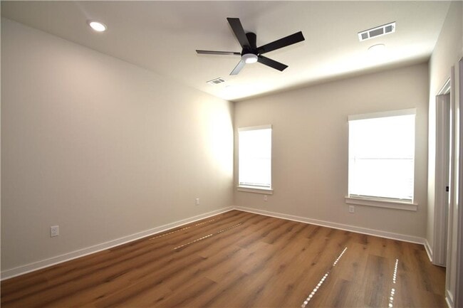 Building Photo - 521 Cosmos St