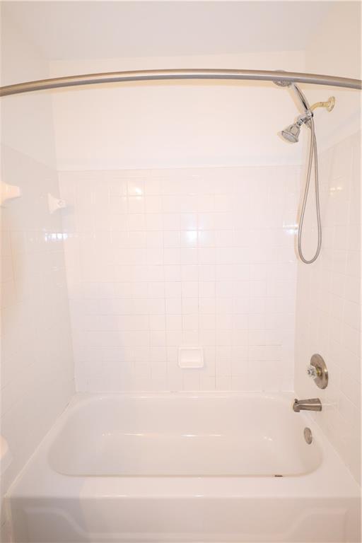 Building Photo - 1056 Oak Hollow Ct