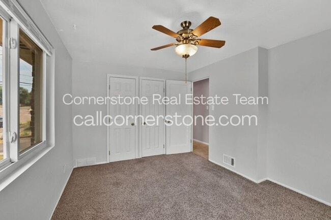 Building Photo - 1410 Custer Ave