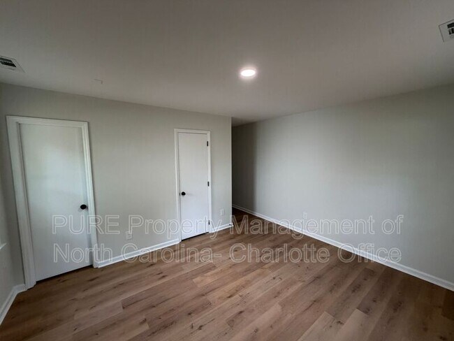 Building Photo - 1712 Blandford Dr