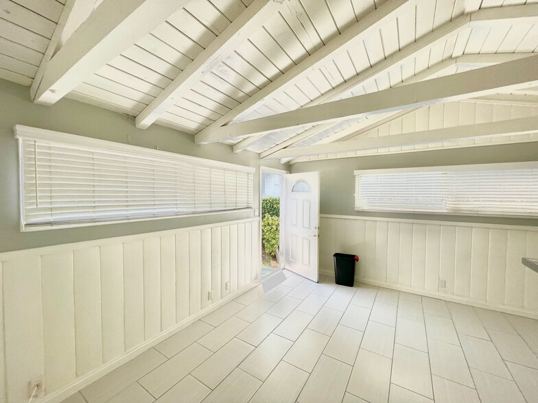 Building Photo - 4559 W 159th St