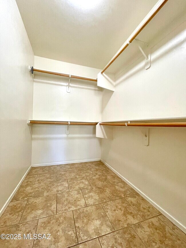 Building Photo - 11889 W Heyburn Dr