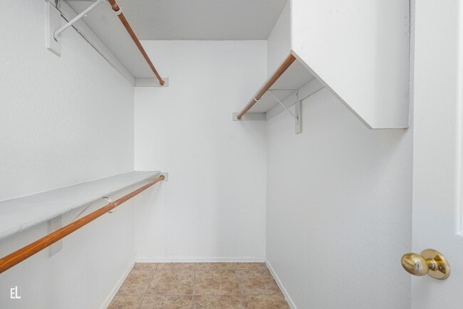 Building Photo - 12937 W Bloomfield Rd