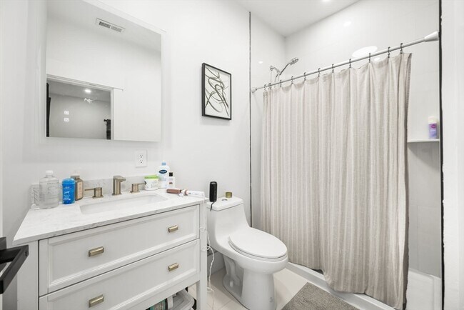 Building Photo - 783 Washington St