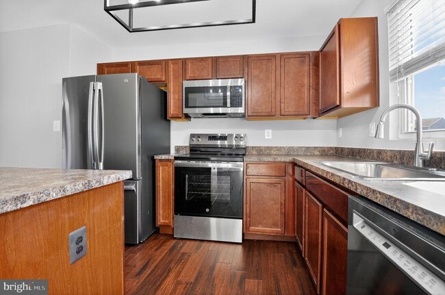 Building Photo - 2012 Crepe Myrtle Ln