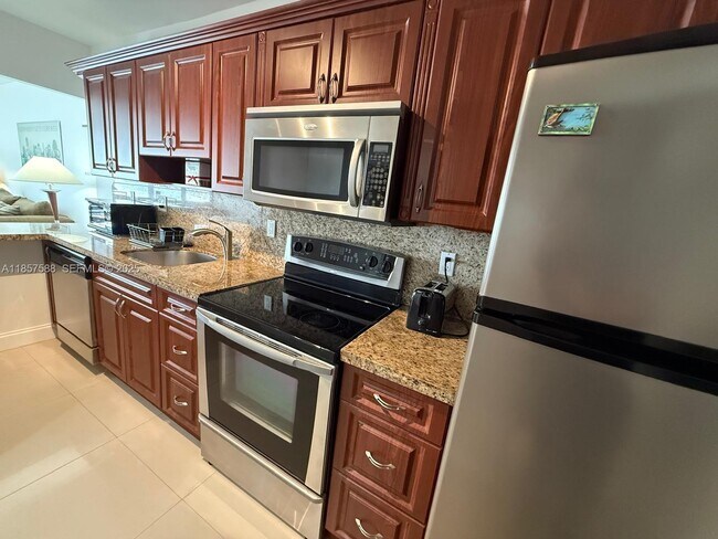 Building Photo - 100 Lincoln Rd