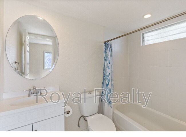 Building Photo - 1005 Kalahu Pl