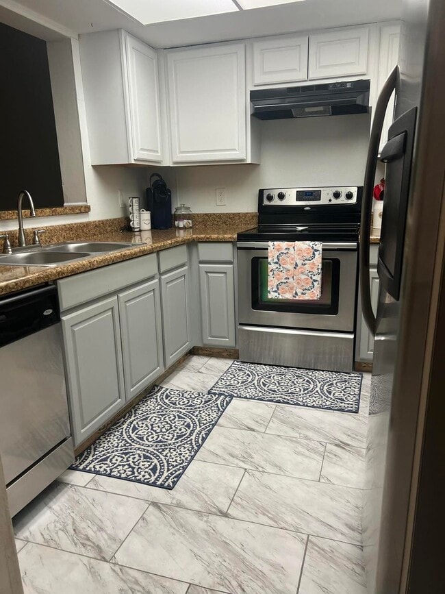 Building Photo - 2279 Ironstone Dr E