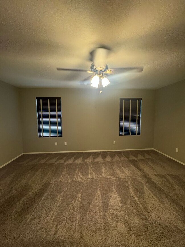 Building Photo - 16345 W Latham St