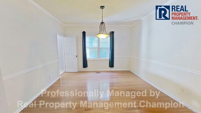 Building Photo - Spacious Home w/Community Access to Intra-...
