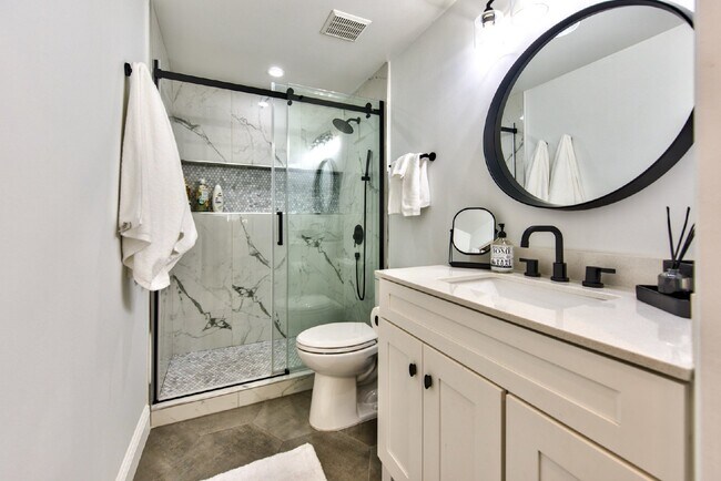 Building Photo - Furnished condo at Reserve of Naples