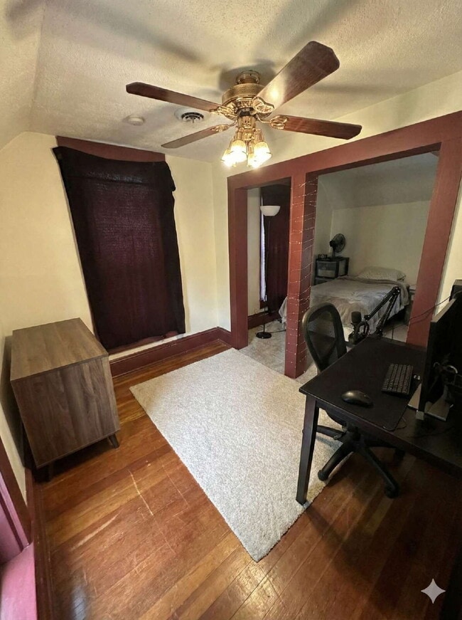 Building Photo - Awesome 3 bedroom 1 bath - available for June 1st close to UWEC!