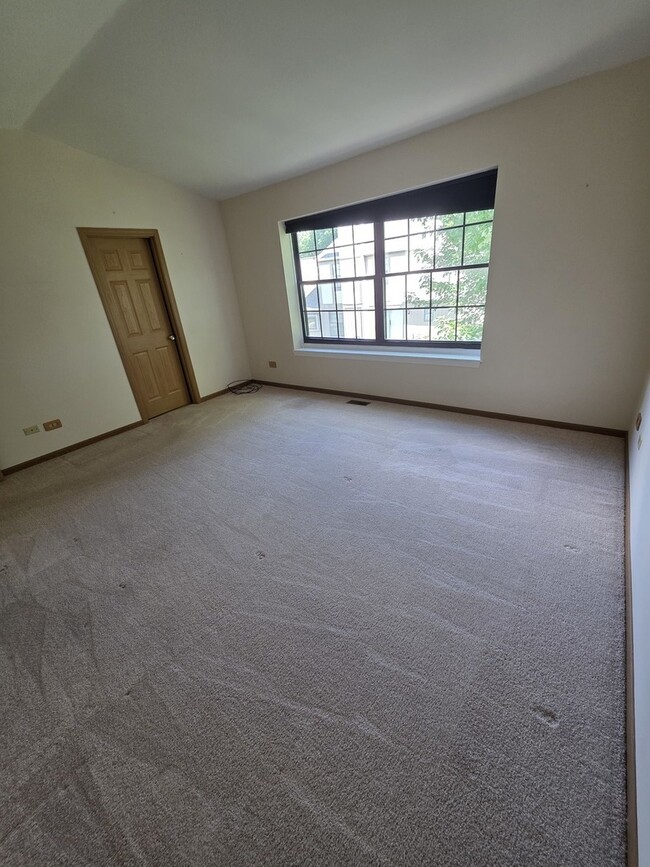 Building Photo - 4601 Olmstead Dr