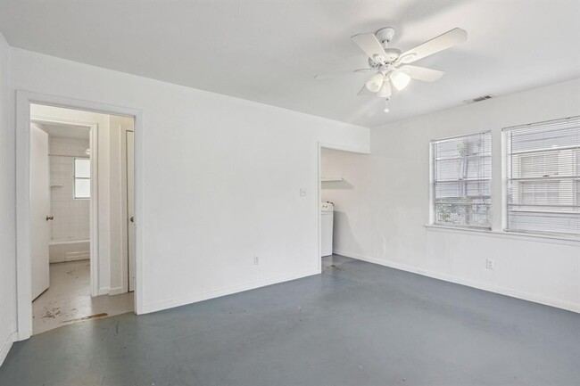 Building Photo - 1708 Chicon St